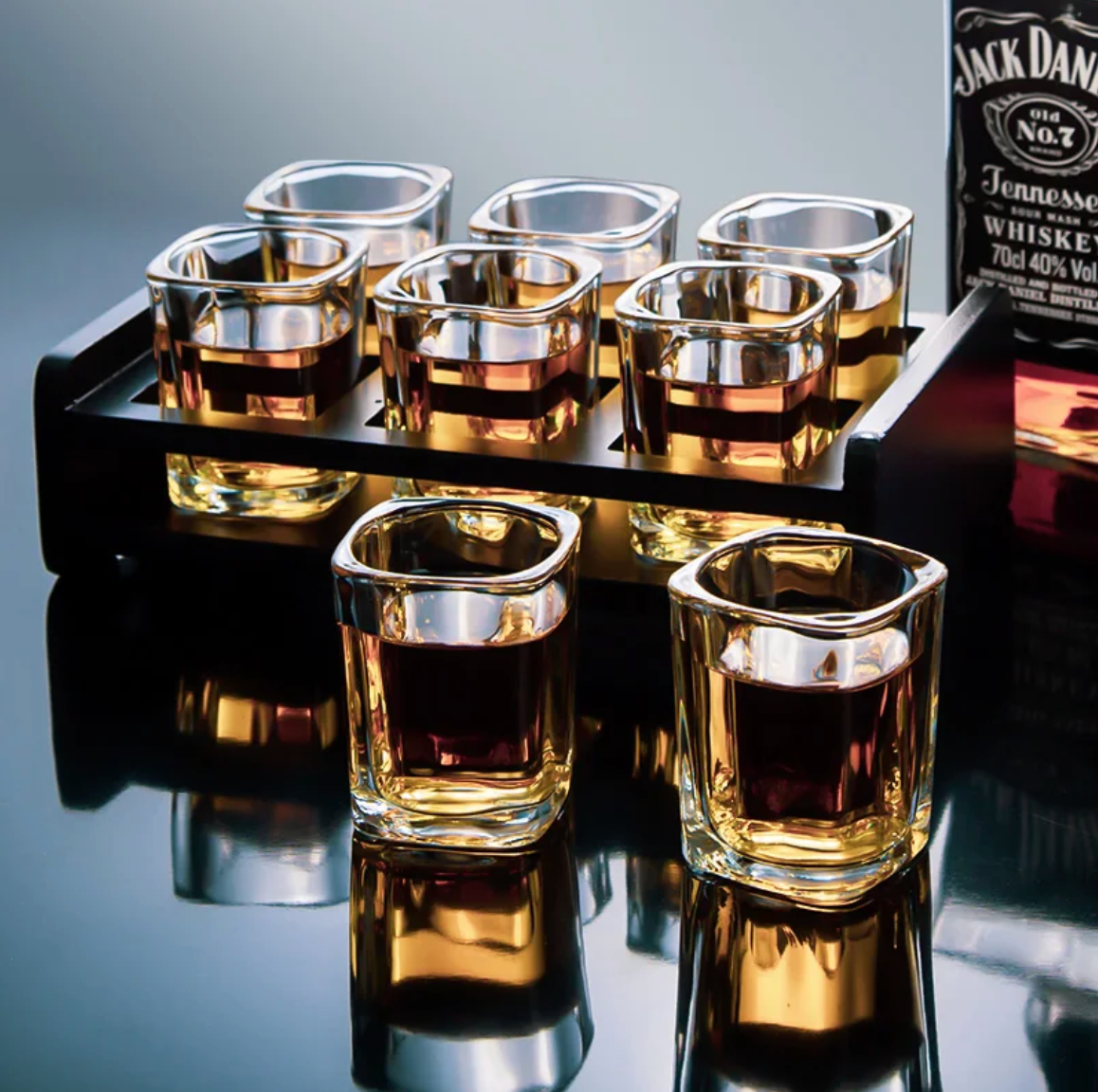 Vierkante Glazen Shotglas Set van Zes met Matzwart Dienblad en Houten Inzet