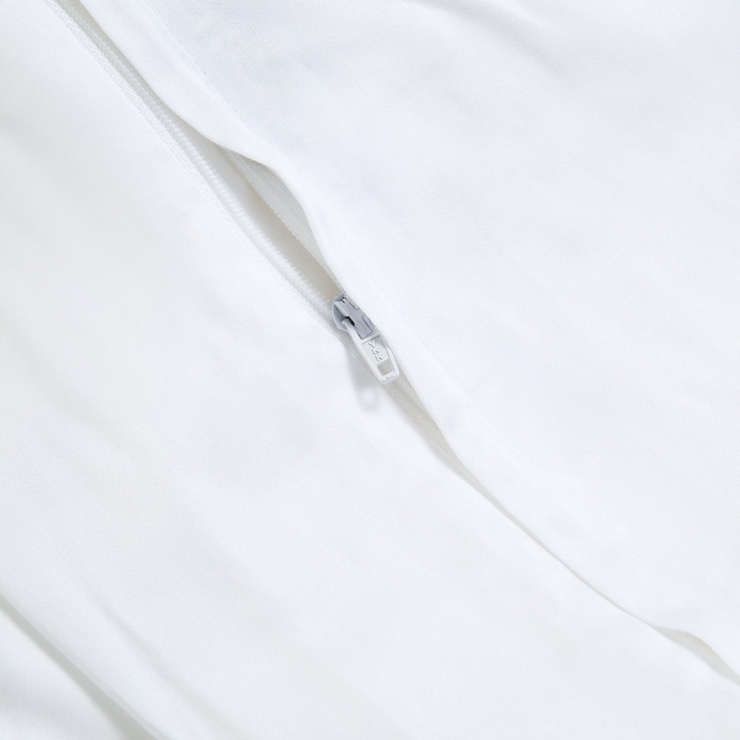 FURRFREE Bamboo Duvet Cover - Pet Hair Repellent for Dogs/Cats Family