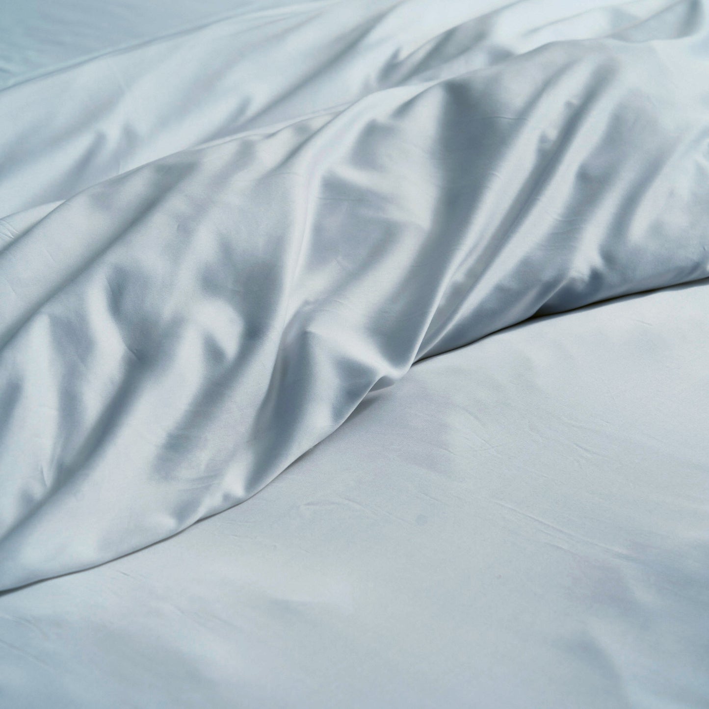 FURRFREE Bamboo Duvet Cover - Pet Hair Repellent for Dogs/Cats Family