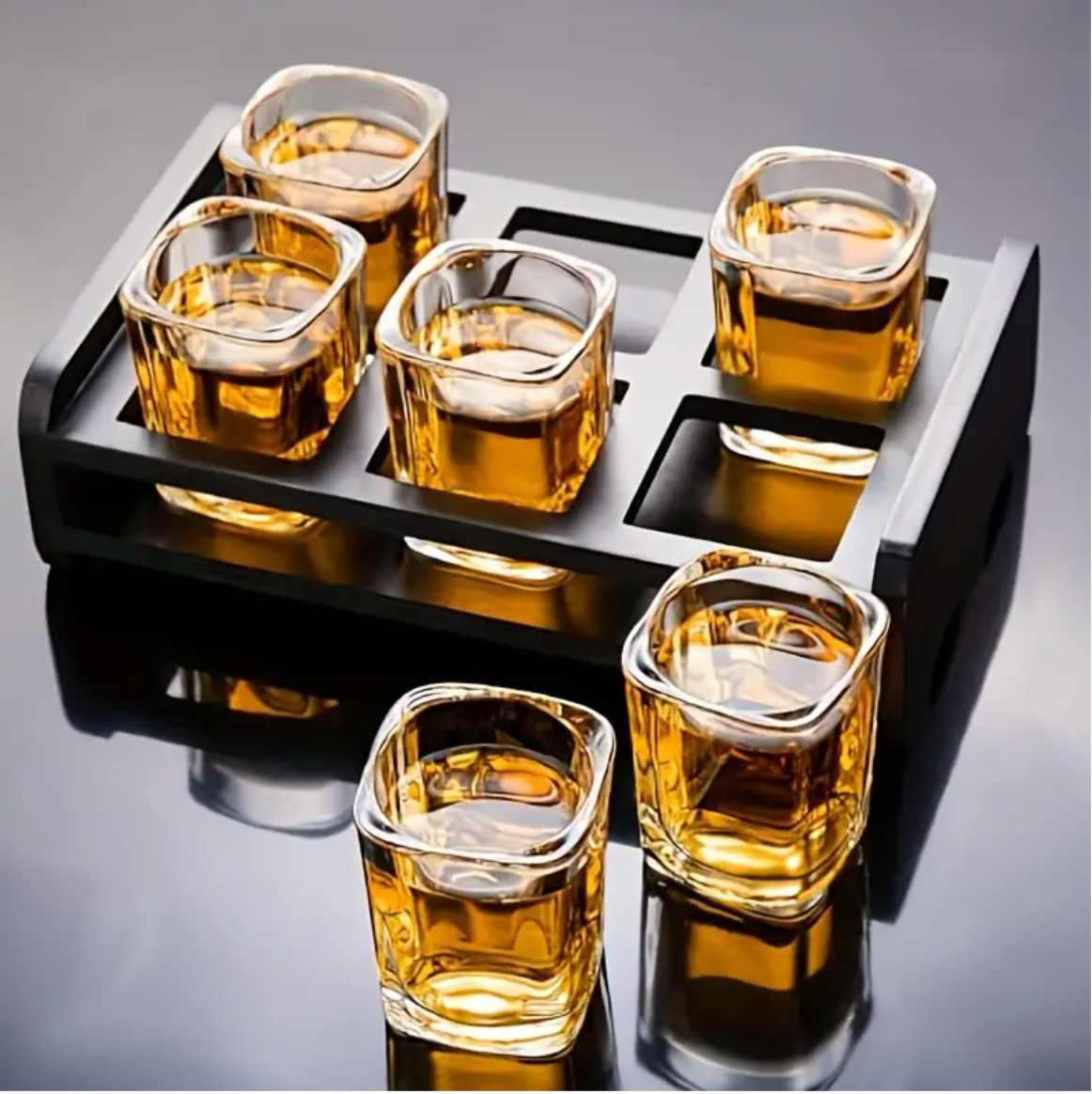 Vierkante Glazen Shotglas Set van Zes met Matzwart Dienblad en Houten Inzet