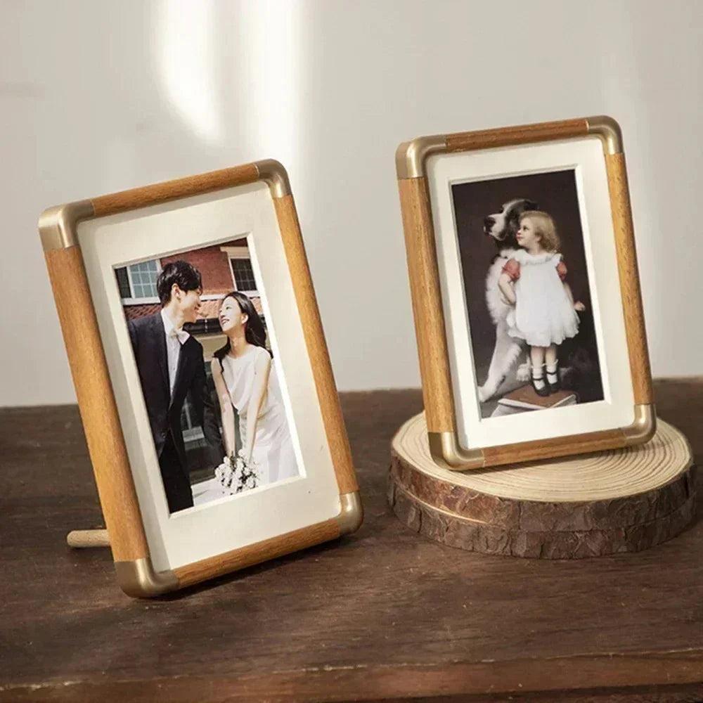 Massief Houten Fotolijst met Gouden Hoekbeslag en Passe-Partout